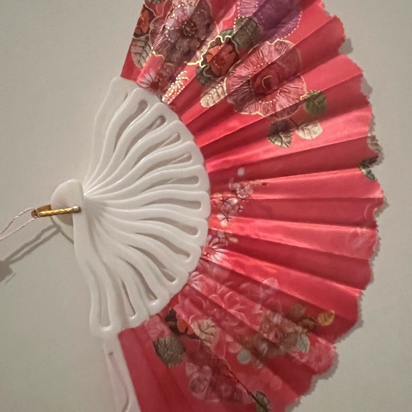 Always Have your fans on style 🪭🪭🪭 for 5️⃣ - Picture 6 of 13